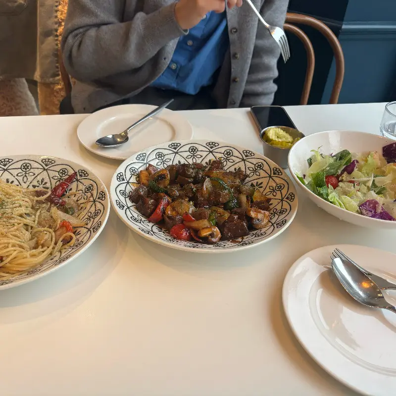 찹스테이크와 파스타