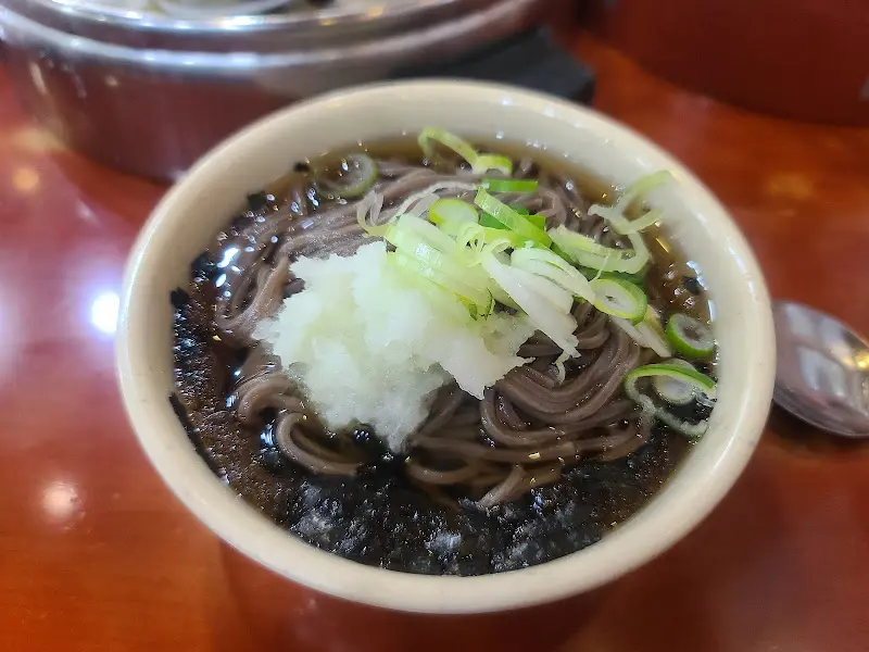 육수에 담긴 모밀