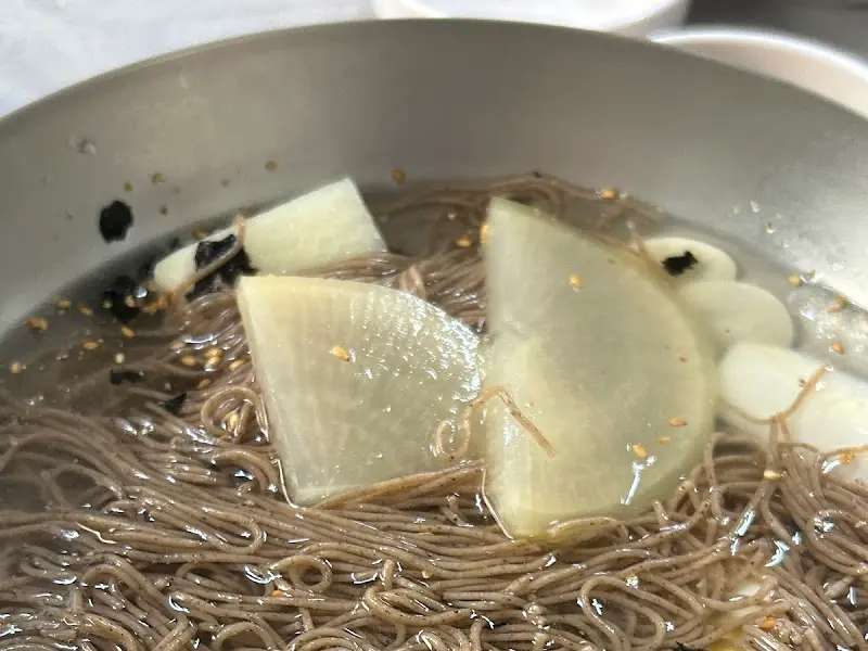 소박하지만 정갈한 막국수