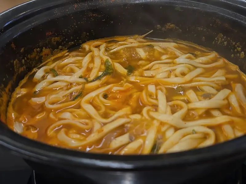 칼국수 면이 익어가는 모습
