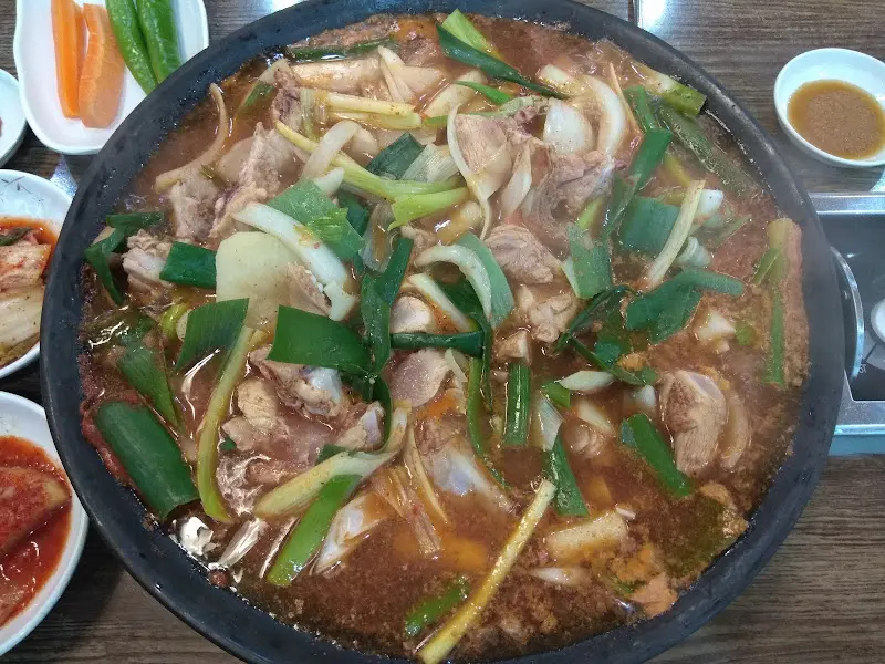 보글보글 끓는 물닭갈비