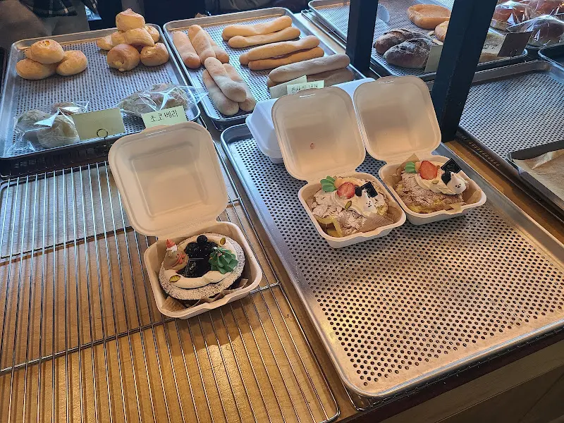 다양한 빵들의 모습