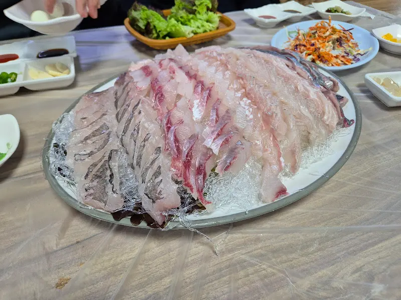 자연산 놀래미와 부시리 모듬회