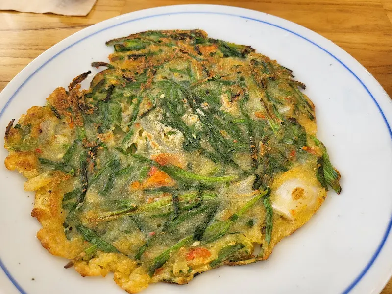 향긋한 채소가 듬뿍 들어간 전