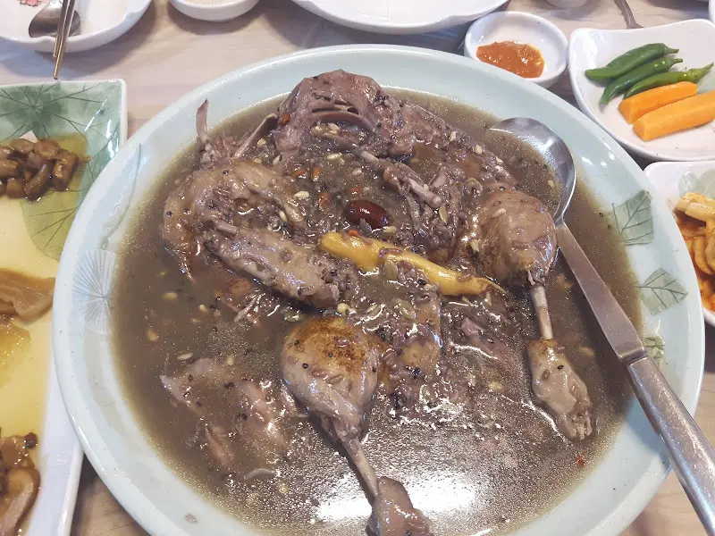 푸짐한 한방오리백숙