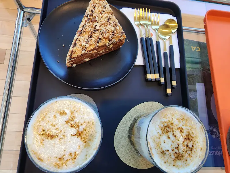 온슈페너와 케이크 한 상