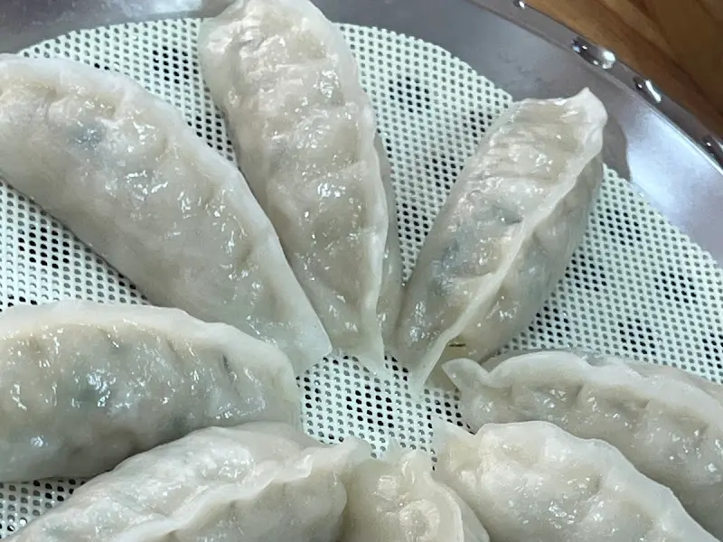 윤기가 흐르는 만두