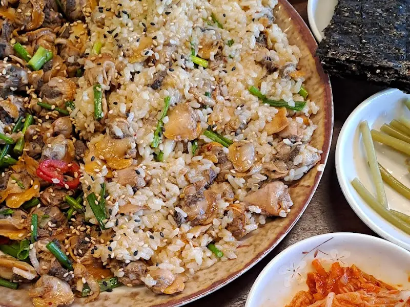 푸짐한 꼬막비빔밥