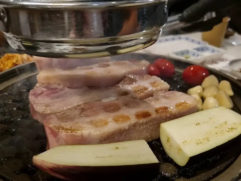 고기 굽는 모습