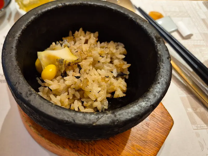 윤기가 흐르는 솥밥