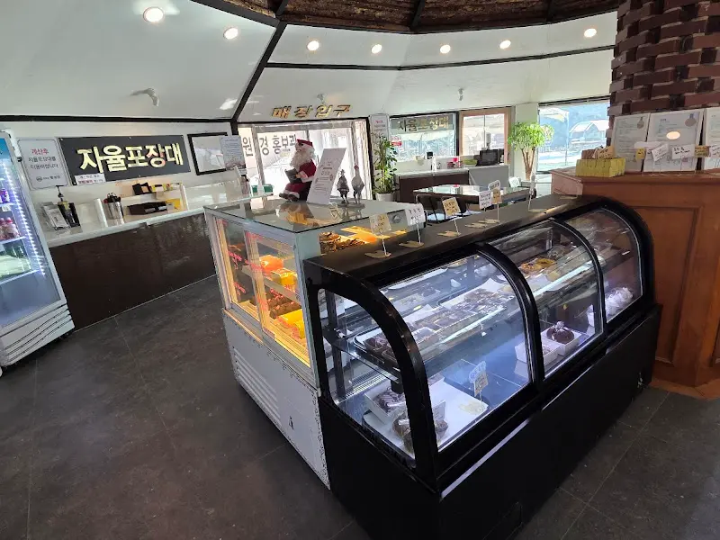 빵을 고르는 사람들