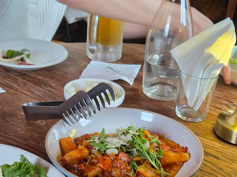 접시에 담긴 뇨끼