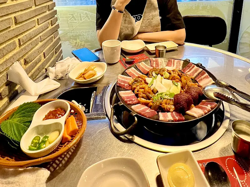 독도쭈꾸미 전체 테이블