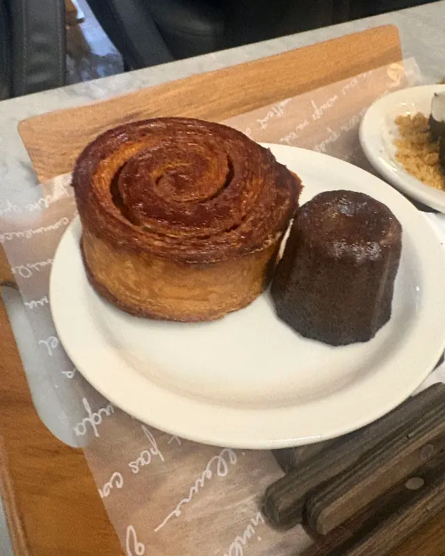 시나몬롤과 까눌레