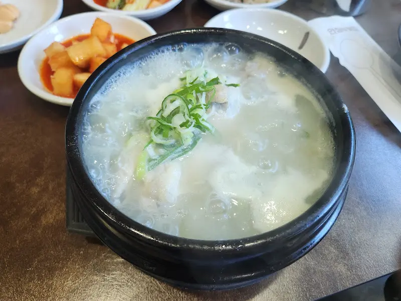 꽃밭식당 삼계탕 전체샷