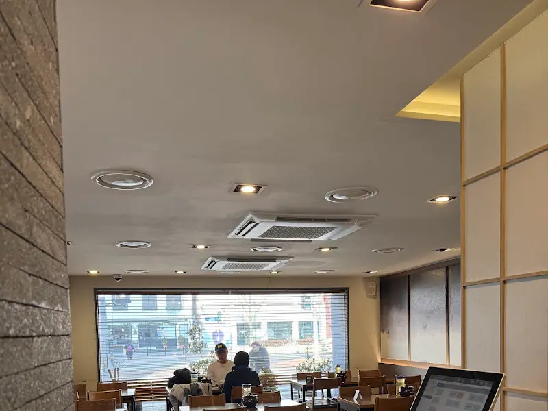 깔끔한 매장 내부