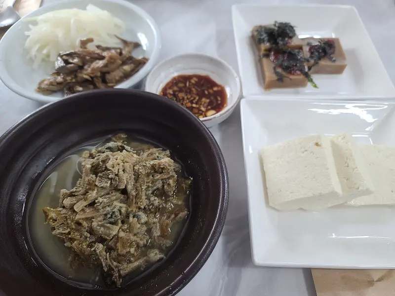 다양한 종류의 반찬들