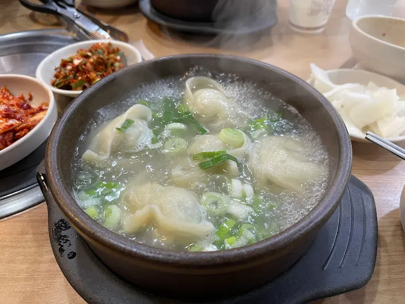 뚝배기 만둣국