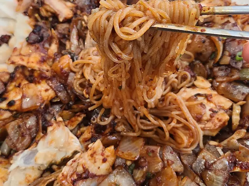 감자면 사리를 비빈 모습