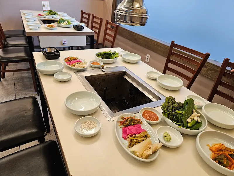 푸짐하게 차려진 한 상