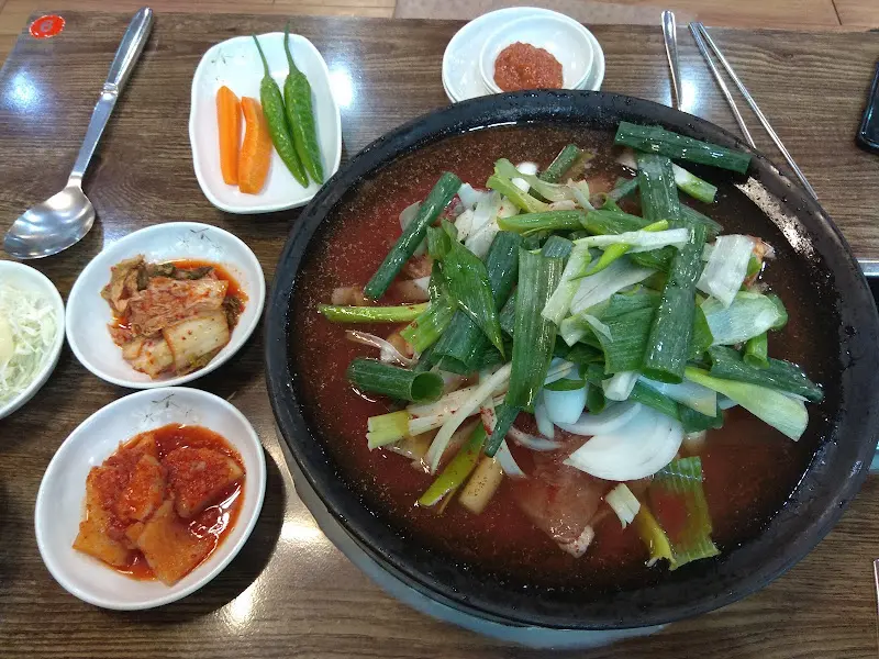 푸짐한 물닭갈비 한 상 차림