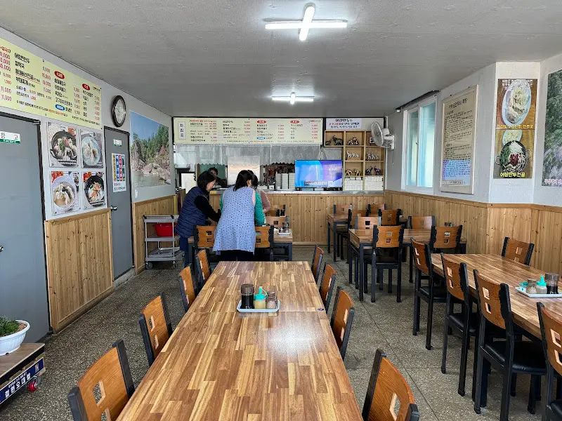 어랑손만두국 내부