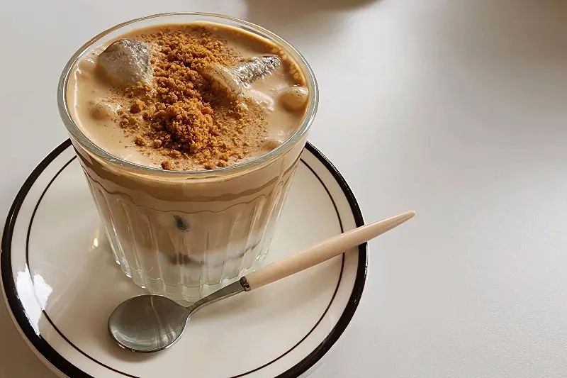 아몬드 크림 라떼