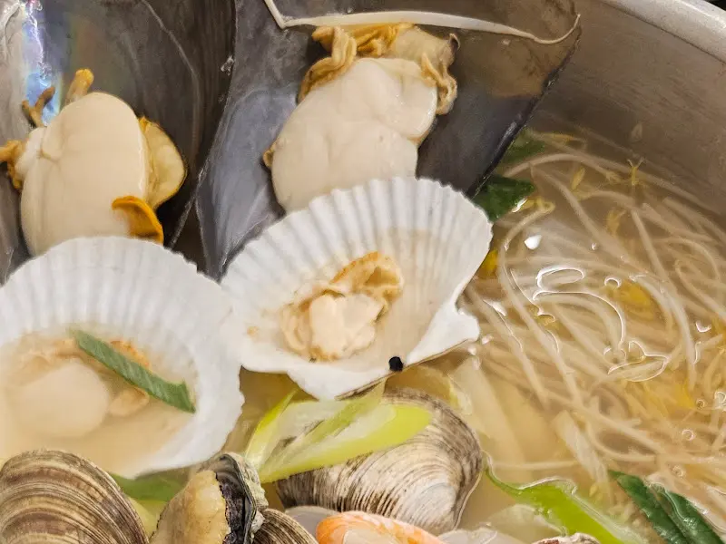 푸짐한 조개 전골