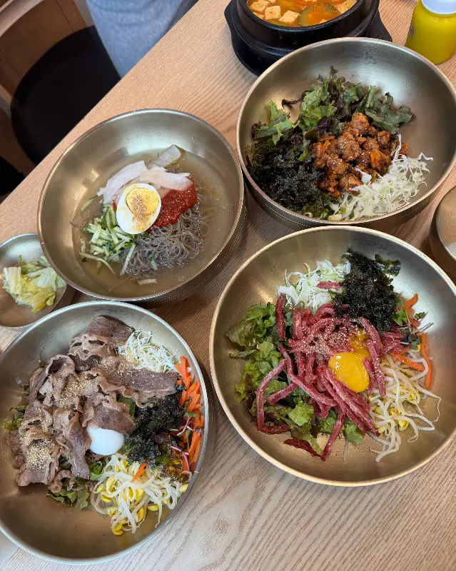 다양한 종류의 비빔밥