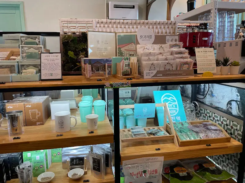 나전역카페 내부