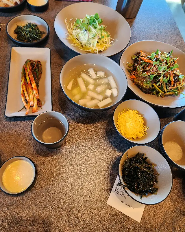 모닭의 푸짐한 한 상 차림