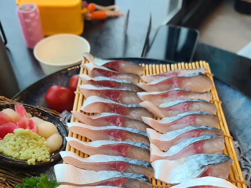 고등어회와 밑반찬