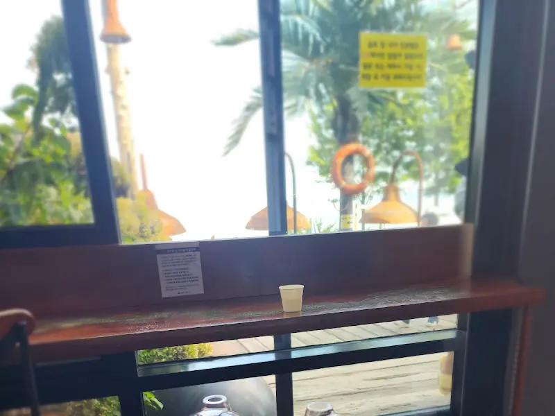 창가 좌석에서 바라본 풍경