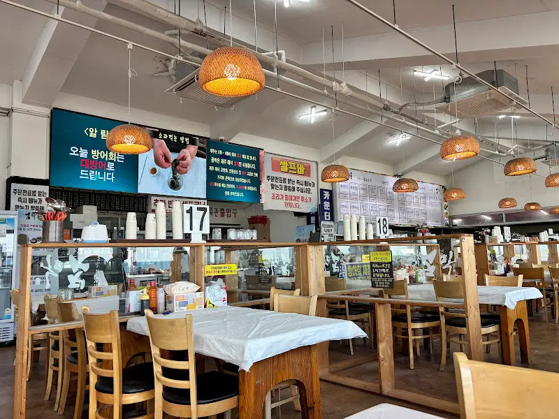 식당 내부 전경