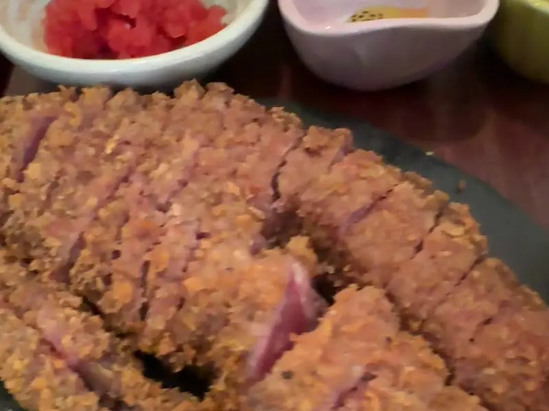 겉은 바삭하고 속은 촉촉한 규카츠