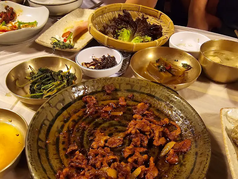 숯불 향이 가득한 오리 불고기