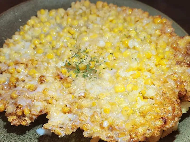 노릇노릇하게 구워진 옥수수전