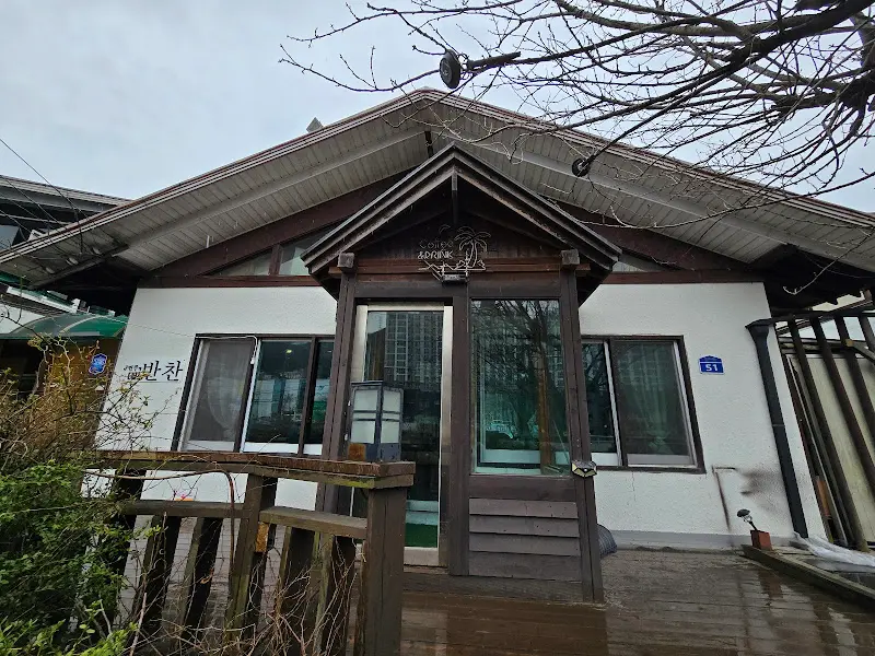 강민주의 들밥 건물