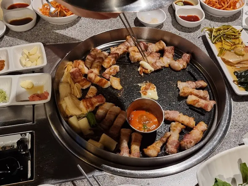 직원분이 구워주는 삼겹살