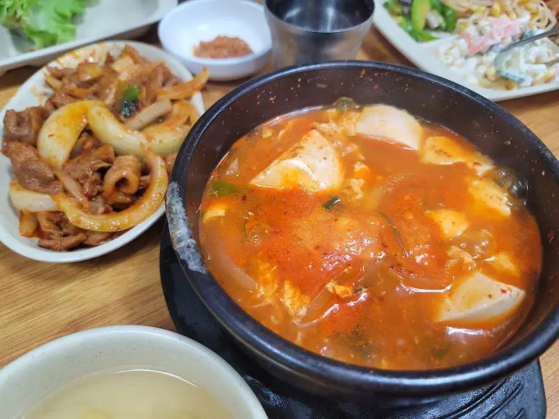 순두부찌개와 제육볶음