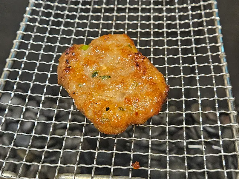 구워진 함박스테이크 사진