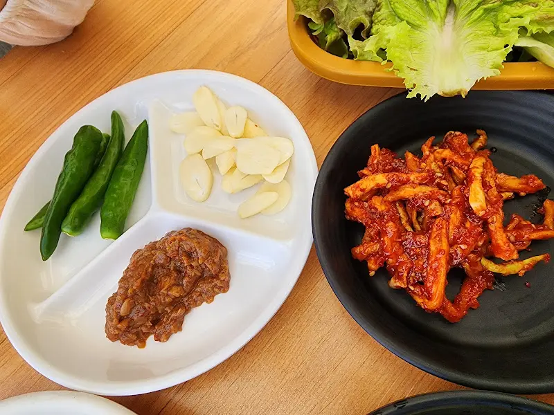 닭발, 고추, 마늘, 쌈장