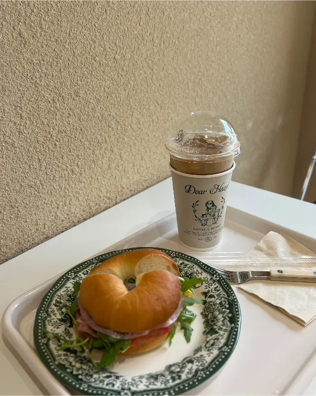 디어헤이즐 베이글과 커피