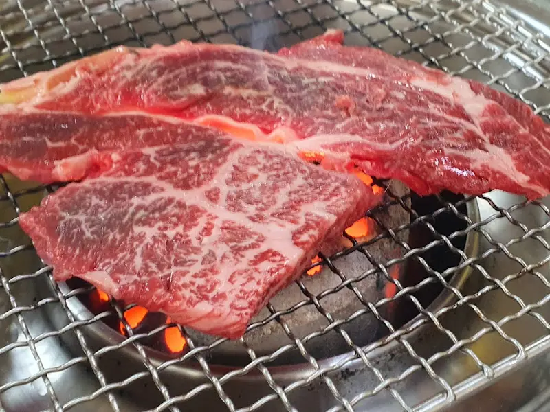 불판 위의 갈비살
