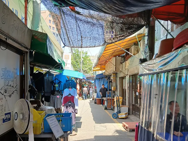 동묘 시장 골목 풍경