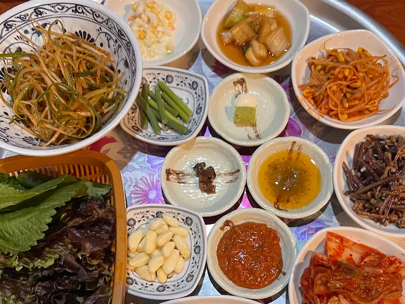 푸짐한 밑반찬 한 상