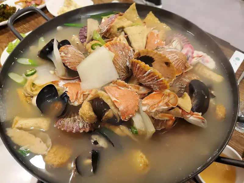 해물 오뎅탕의 시원하고 칼칼한 국물!