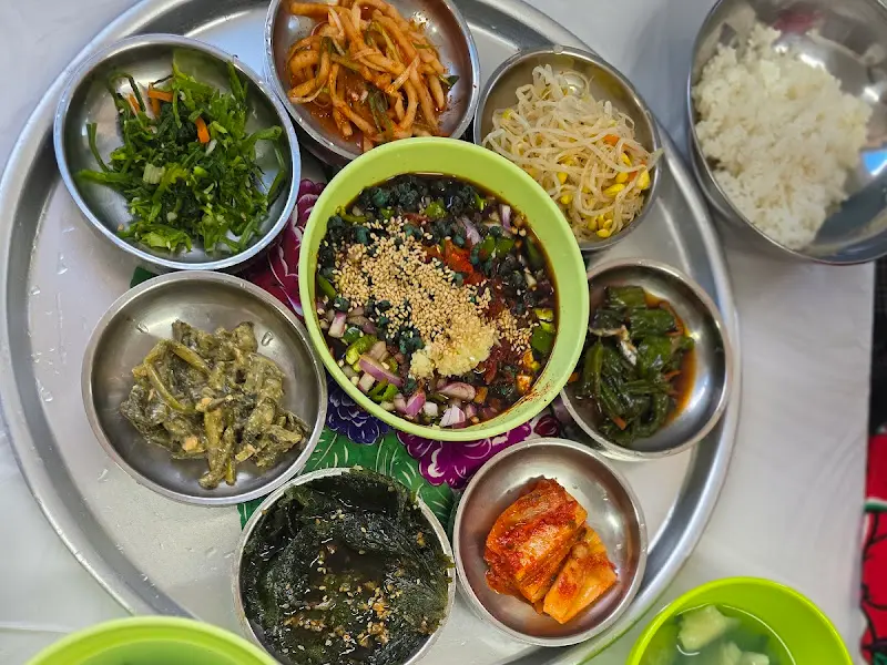 다슬기 정식 한 상 차림