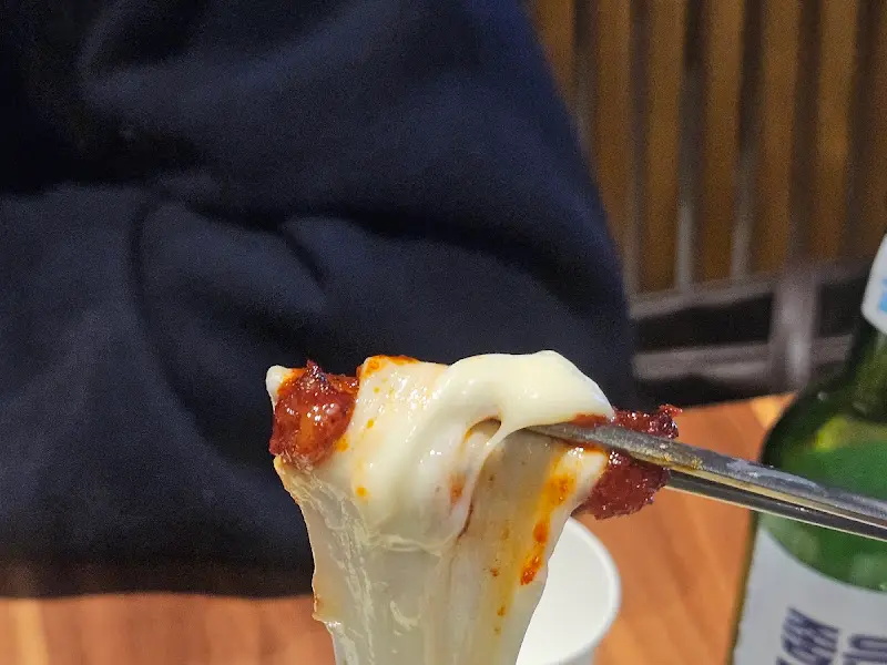 치즈에 찍어먹는 닭발