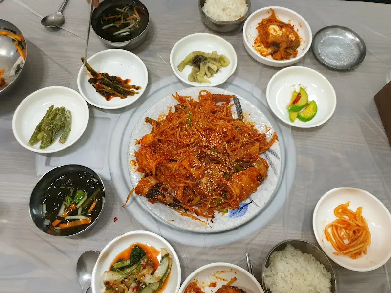 푸짐하게 차려진 아구찜 한 상